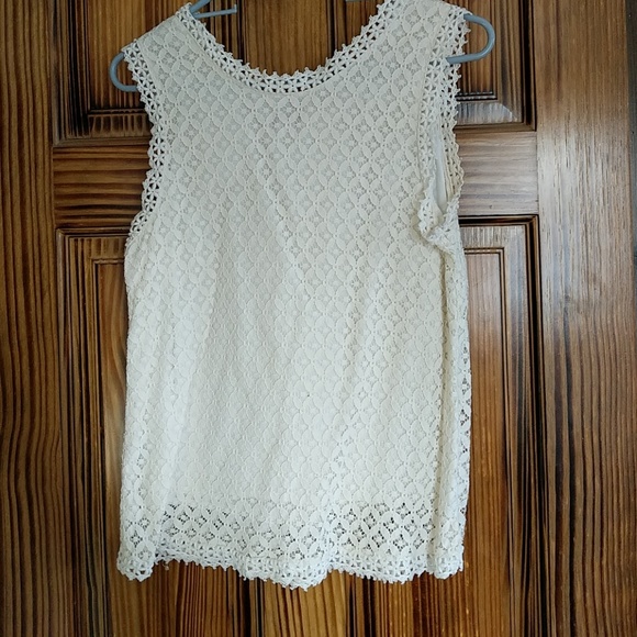 Scalloped Lace Top - Picture 3 of 3